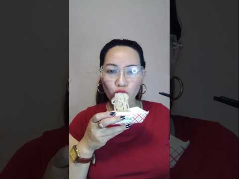 HOW TO EAT RAMEN NOODLES #everyone #food #shortsfeed #mukbang #slurping #noodles