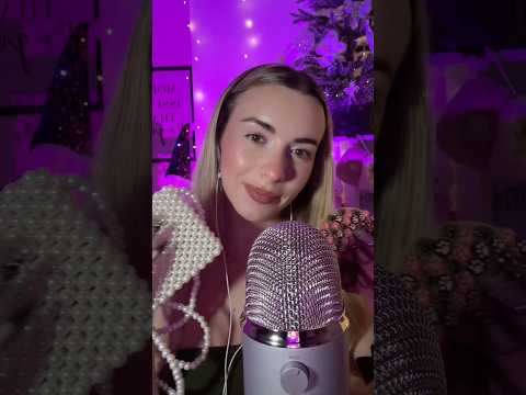 ASMR this or that 👛🐾  #asmrscratching #asmrtapping