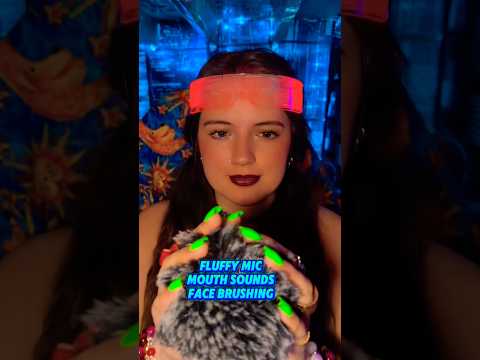 ASMR fluffy mic sounds, mouth sounds, & face scratching 💚 What trigger is your favorite? 👀