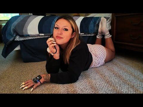 asmr- carpet scratching with & without nails 🩷 