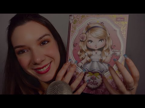 ASMR Com UNHAS LONGAS + TAPPING DELICADO Em CADERNOS E LIVROS + CONVERSAS PONTUAIS