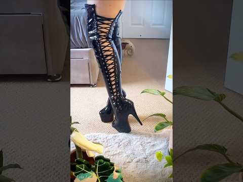 Like the side lacing on these boots??🖤👠 #boots #thighhighboots #heels #highheels #platformshoes