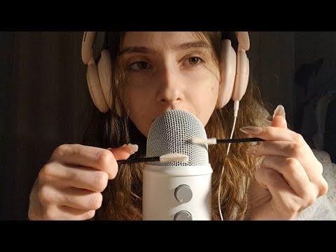 Blue Yeti mic scratching (fake nails, spoolies, covers, hair roller) (mainly no talking) ASMR
