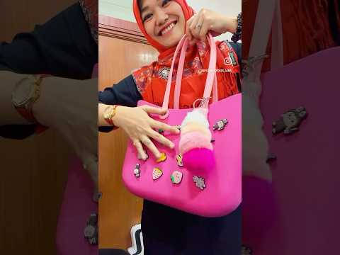 ASMR tapping my pink crocs bag 💼