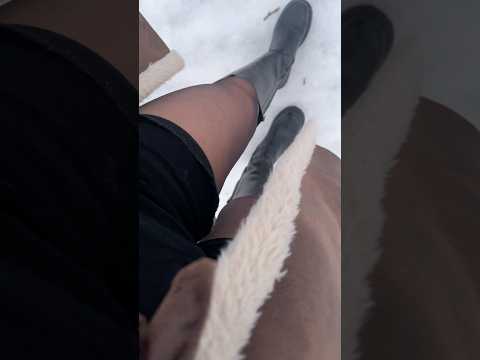 ASMR mit meiner veganen Strumpfhose im Schnee unterwegs. ☺️