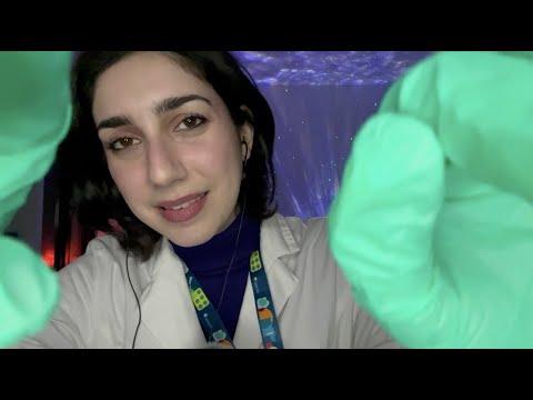 CLINICA DEL SONNO ASMR (soft spoken to whispering, tapping, fabric sounds, face brushing)