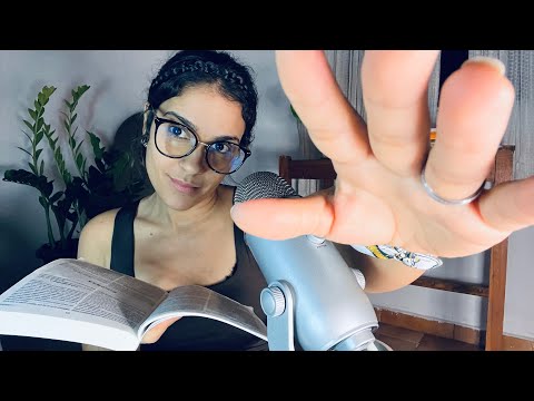 ASMR // Leitura da Bíblia com mãos na tela #handmovements 