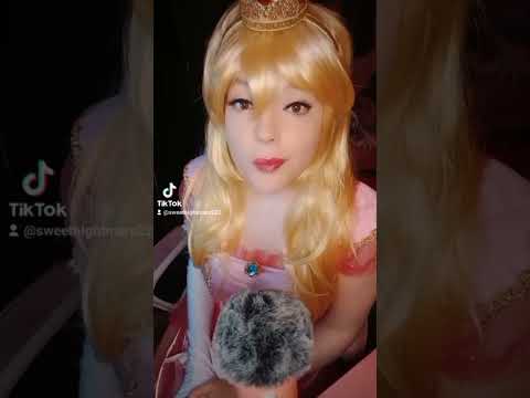 Princess Peach Blowing Bubbles ✨ #asmr #chewing #chewingsounds #bubblegum #princesspeach