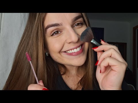 ASMR EM CAMADAS| me maquiando e conversando| tapping e sons de boca ao fundo