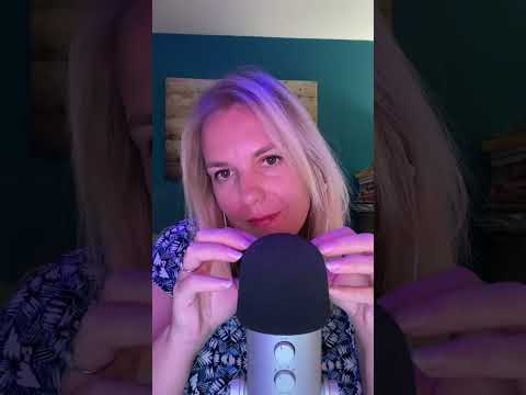 ASMR FR / Tu préfères le mic scratching avec ou sans bonnette ? #asmrfr #asmr #shortsasmr