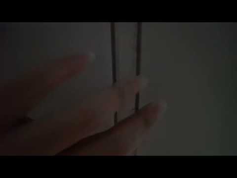 asmr caseiro - tapping na tela, sons de boca e sussurros/ mouth sounds #asmr 