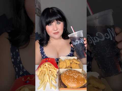 Does your feed make you HUNGRY?? #asmr #mukbang #foodie #mcdonalds