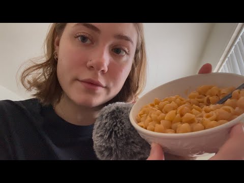 ASMR eating mac & cheese