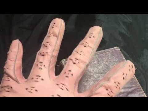 LEATHER GLOVES🙏  Hands in Gloves👄  Whisper in Dutch [[ASMR]]