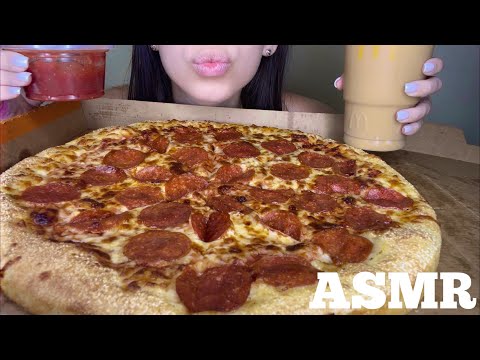 ASMR EATiNG PEPPERONI PIZZA (LITTLE CAESARS ) ( No TALKING EATING Sounds)