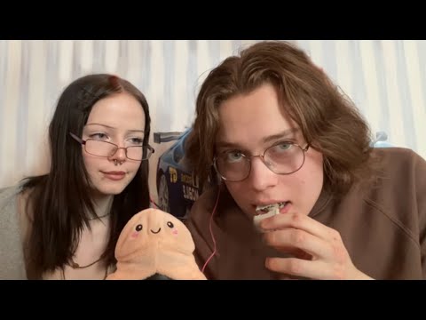 Boyfriend tries ASMR | Trying American candy (mouth sounds, tapping, crinkles)