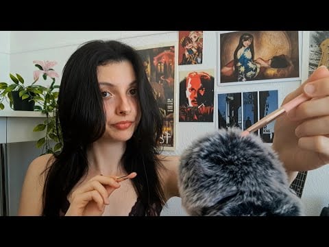 ASMR☆ Triggers on the mic ( two covers, scratch, brush...)