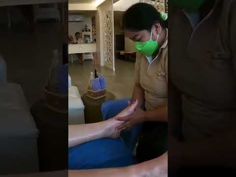 Masaje de pies ultra relajante 👣 | Most relaxing thai foot massage | #Shorts #massage #asmr