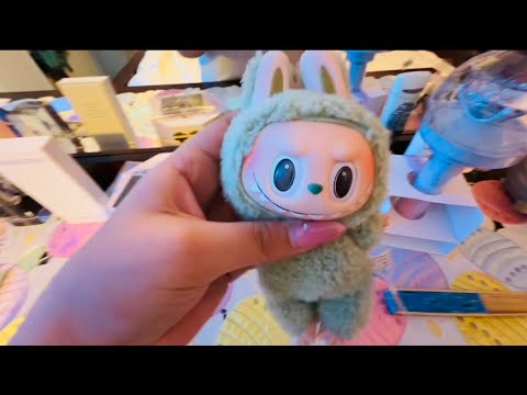 ASMR tapping things on my cabinet (soft spoken)