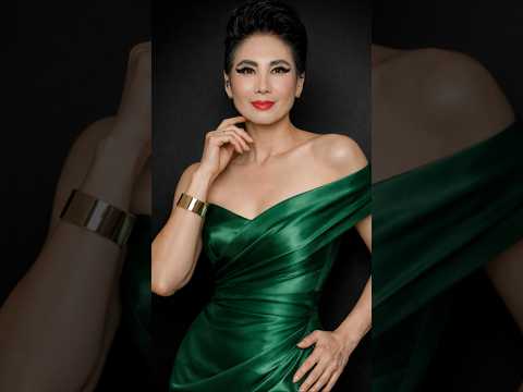 Emerald Elegance in Silk Drapes ✨
