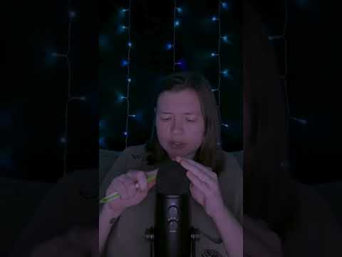 which brush sounds best on the mic? (asmr)