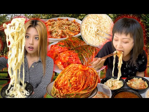 OLIVE GARDEN FETTUCCINE ALFREDO & SPICY KIMCHI PICNIC AT THE PARK!