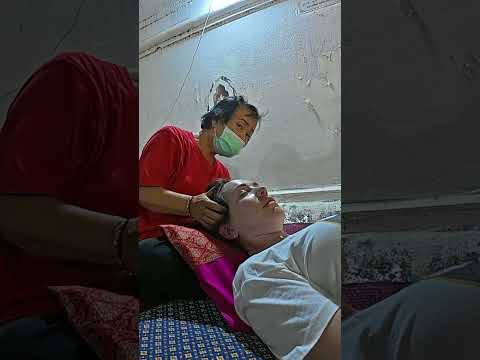 Masaje de cabeza al estilo thai 🇹🇭 #travelling #youtuber #Massage #massagethailand #short