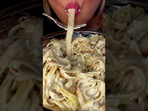 Extra Cheesy Mac And Cheese! #asmreating #shorts #youtube #eatingsounds #shortsfeed