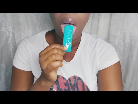 ASMR💦Lamiendo Pinta Lengua 👅 Mora 💜/ Azul 💙 MOUTH SOUNDS 👂😴💤🧚🏾‍♀️