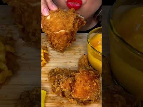 Popeyes Extra Crispy Chicken! #asmreating #shorts #foodie #youtubeshort #popeyes