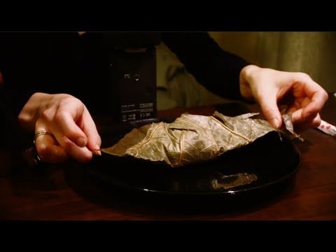 ASMR Eating Sounds ~ Lo Mai Gai (Sticky Rice in Lotus Leaf) Whispering