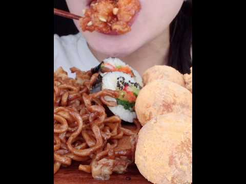 SPICY FRIED CHICKEN 🍗EATING SOUNDS #asmr #mukbang #咀嚼音 #eatingsounds#satisfying