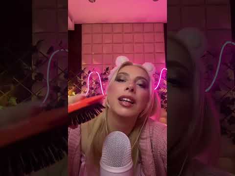 Saçlarını tarıyorum 🪮 #asmr #asmrsounds #asmrtiktoks #triggers #triggersounds #sounds