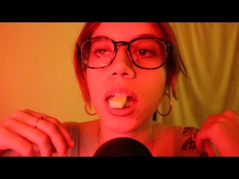 ASMR comiendo dulces *sonidos masticando* 🫦
