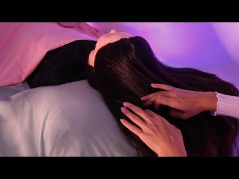 ASMR | Carinho no cabelo com massagem no couro cabeludo, sons de escovação