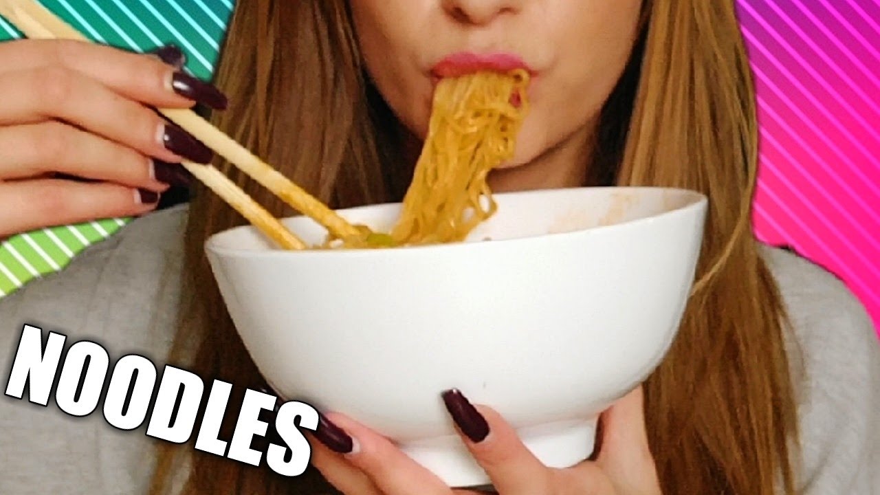 ASMR CLOSE UP EATING SOUNDS - NOODLES NO TALKING (BIG BITES)