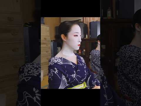 芸者さんの襟足の独特なお化粧 #geisha #makeup #メイク
