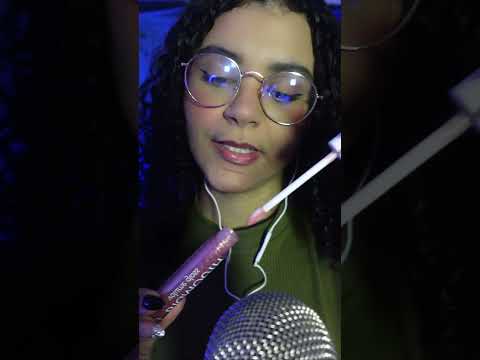 ASMR-  PASSANDO GLOSS EM VOCÊ!