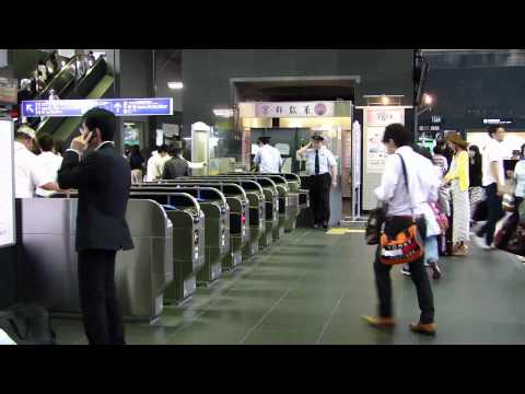 京都駅Creeping - Kyoto Eki Creeping (This video needs a better title. Anyone?)