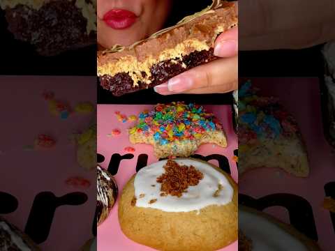Trying the NEW Dubai chocolate brownie from Crumbl #asmr #dubaichocolate #food #crumbl #shorts