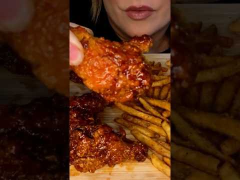 ASMR Popeyes chicken #ytshorts #asmr #asmrsounds #foodie #asmreating #popeyes