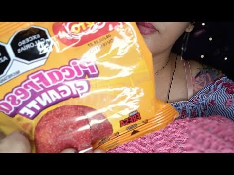 ASMR Comiendo Gomitas pica fresa gigante
