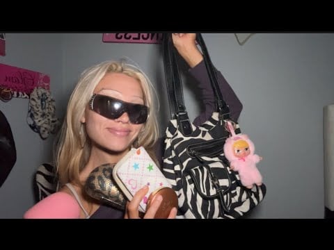ASMR whats in my purse (up close, mouth sounds)