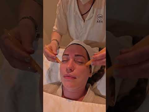 Masaje con gua sha en frente y mejillas #facial #skincare #massage #masajerelajante #short