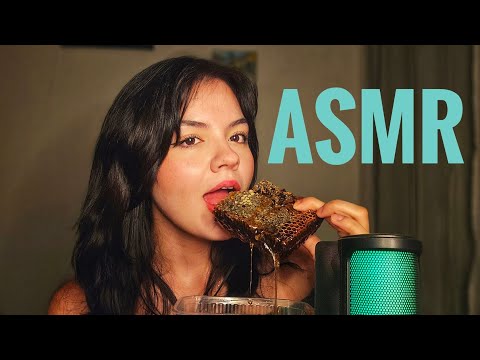 ASMR | FAVO DE MEL (eating sounds) 🐝