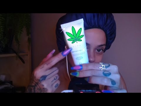 ASMR passando creme da ERVA VERDINHA 🍁 no seu rosto | Roleplay