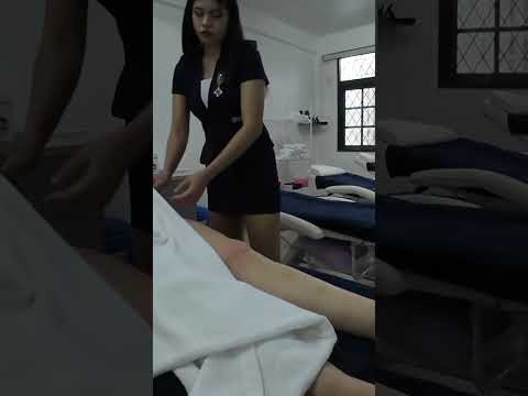 ¿Sabías que el masaje thai incluye masaje de rodillas? 😳🇹🇭 #masajethai #asmr #massage #short
