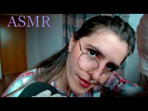 Tu ANTIPÁTICA FAVORITA te hace una LIMPIEZA y EXAMEN AUDITIVO 🥵 | ASMR ESPAÑOL ROLEPLAY