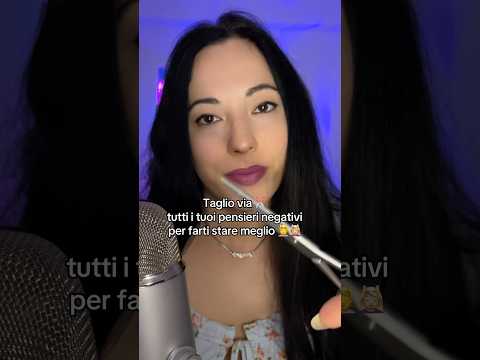 Taglio via i tuoi pensieri negativi ✂️ #pluckingasmr #asmrvisuals #asmrmouthsounds #tongueclick