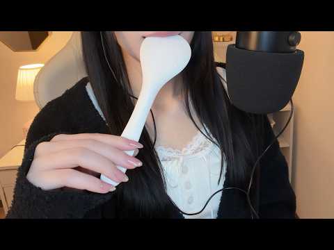 【ASMR】穴が開いた木のスプーンとしゃもじを食べる音😴🥣/Wood Spoon & Rice Paddle Sounds